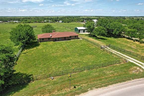 20 Acres of Land with Home for Sale in Terrell, Texas