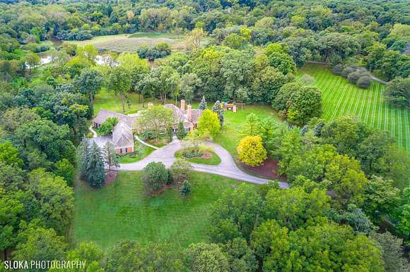 5.6 Acres of Residential Land with Home for Sale in Barrington Hills, Illinois