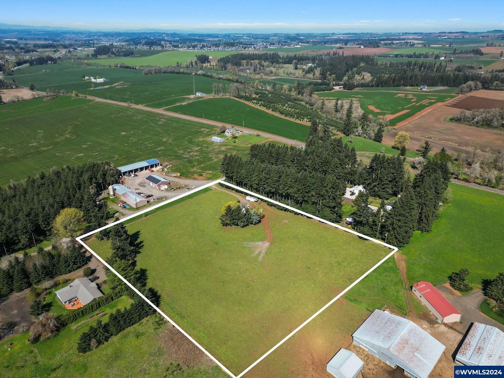 5 Acres of Residential Land with Home for Sale in Stayton, Oregon