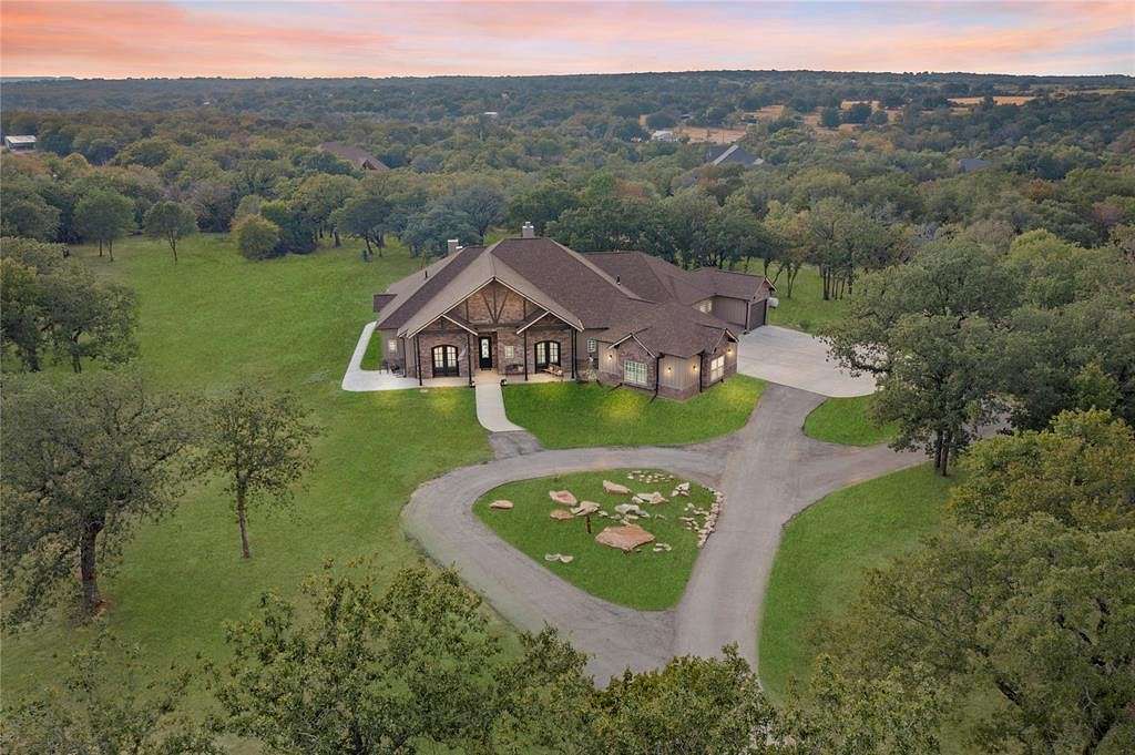 16.5 Acres of Land with Home for Sale in Glen Rose, Texas