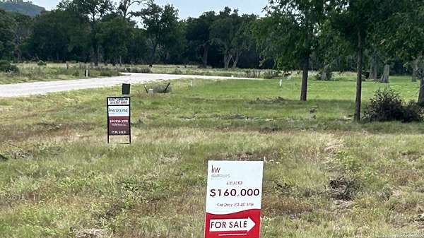 5 Acres of Residential Land for Sale in Camp Verde, Texas