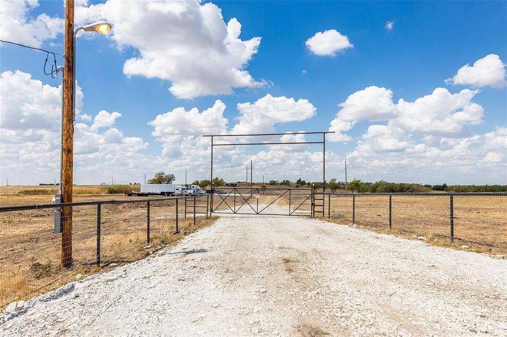 10 Acres of Land for Sale in Itasca, Texas