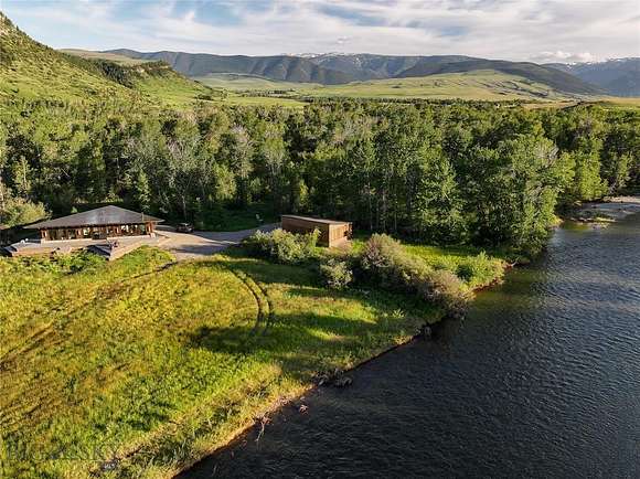 842 Acres of Land with Home for Sale in McLeod, Montana