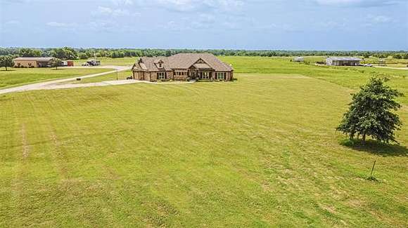 20 Acres of Land with Home for Sale in Calera, Oklahoma