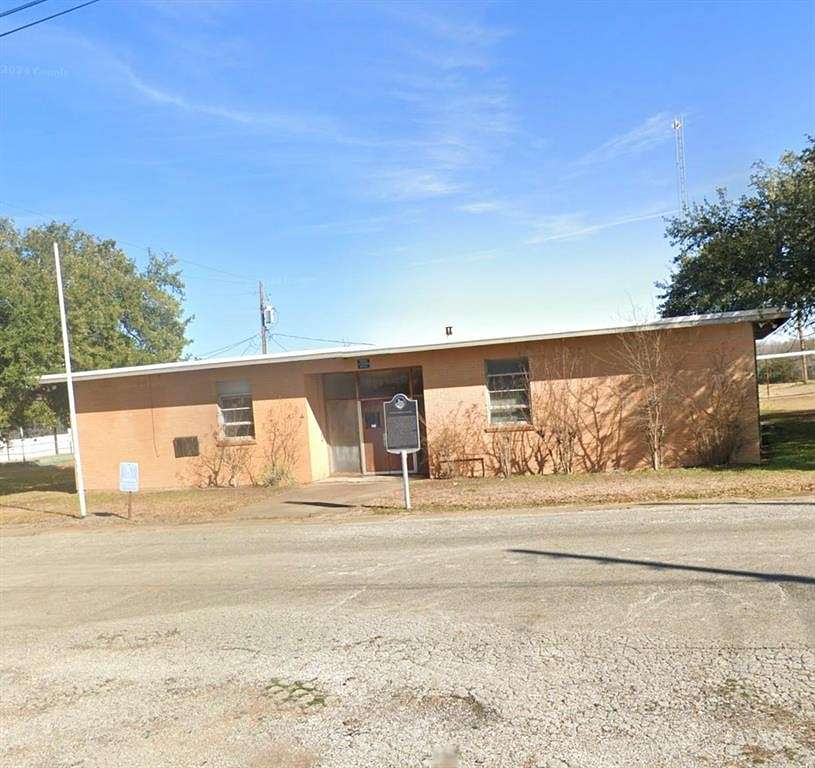 5.2 Acres of Commercial Land for Sale in Fairfield, Texas