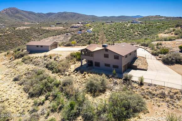 2.5 Acres of Residential Land with Home for Sale in Prescott, Arizona