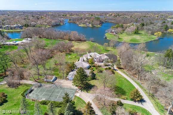 5.3 Acres of Residential Land with Home for Sale in Barrington Hills, Illinois