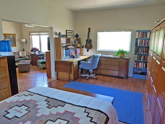 Garden cabin bedroom/office or studio