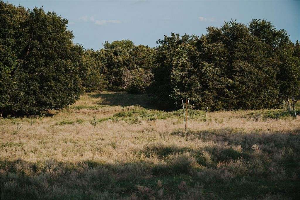 22.595 Acres of Land with Home for Sale in Grandview, Texas