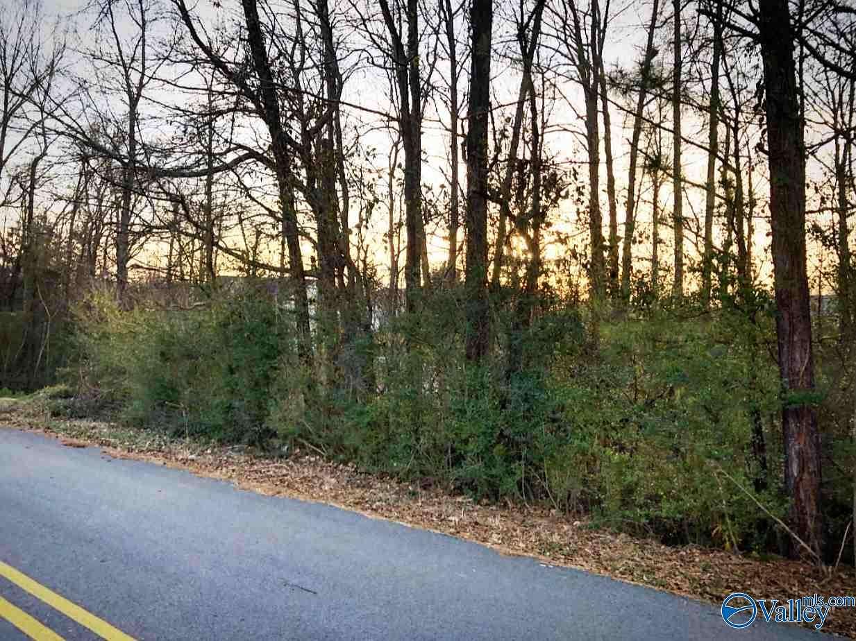 0.75 Acres of Land for Sale in Arab, Alabama