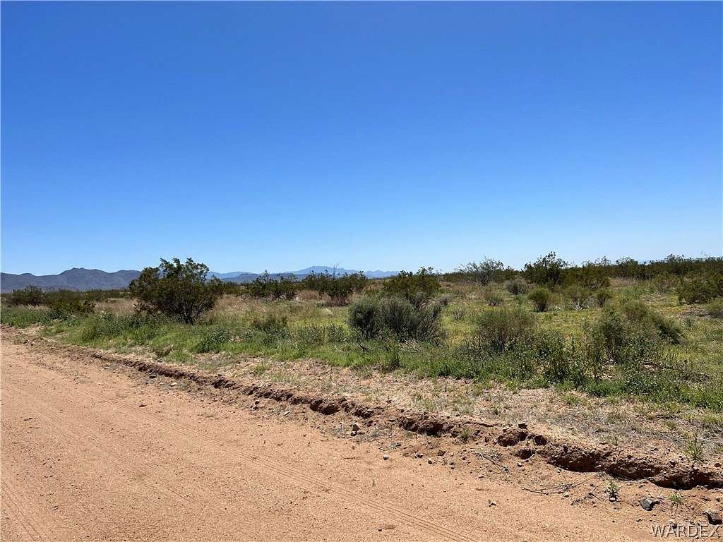 44 Acres of Land for Sale in Golden Valley, Arizona