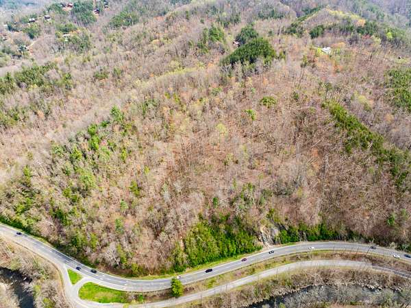 31 Acres of Land for Sale in Sevierville, Tennessee