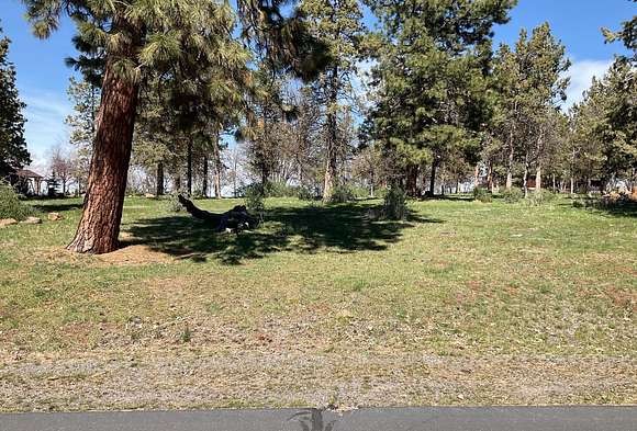 0.43 Acres of Residential Land for Sale in Klamath Falls, Oregon