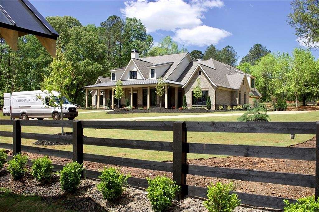 2.2 Acres of Residential Land with Home for Sale in Alpharetta, Georgia