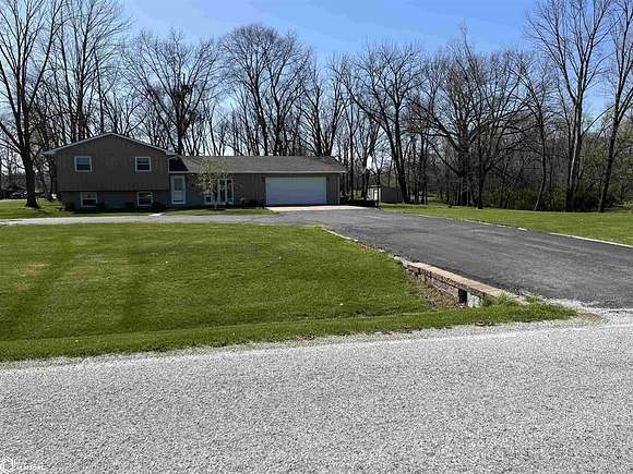 5 Acres of Residential Land with Home for Sale in Hamilton, Illinois