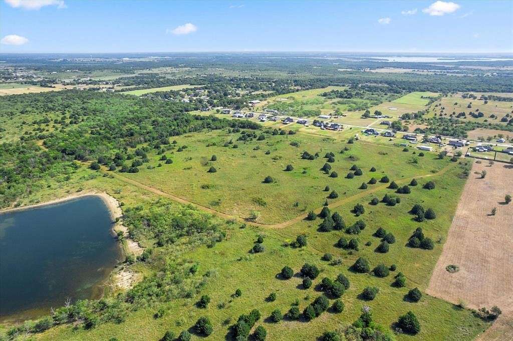 17 Acres of Land for Sale in Corsicana, Texas