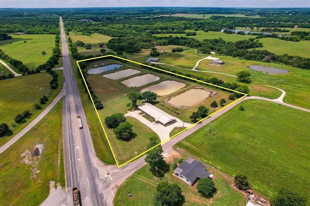 8.099 Acres of Commercial Land for Sale in Gordonville, Texas