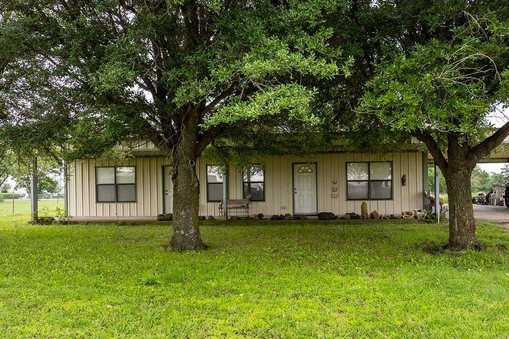 2.9 Acres of Improved Mixed-Use Land for Sale in Wills Point, Texas