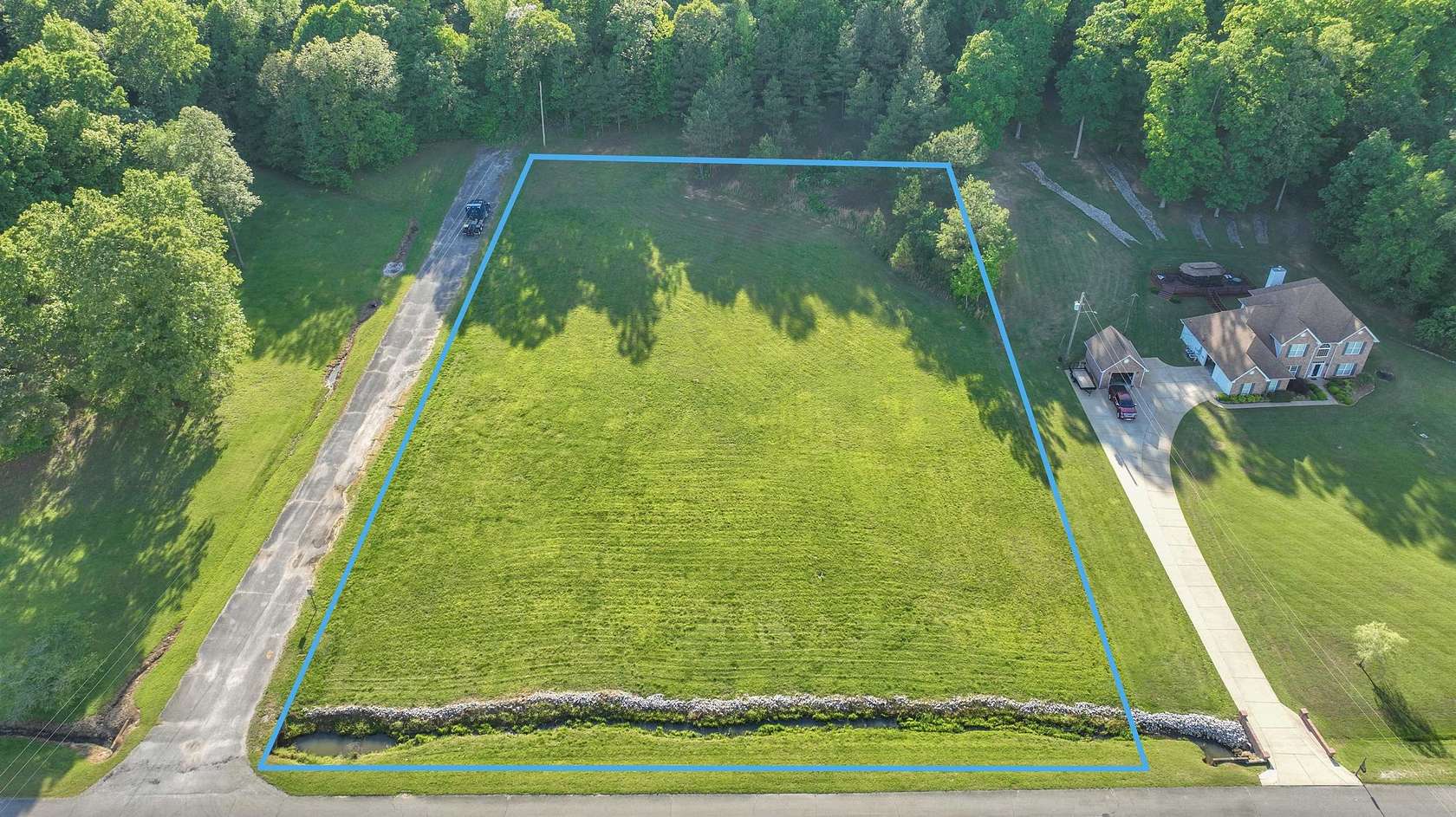2.5 Acres of Residential Land for Sale in Jackson, Tennessee