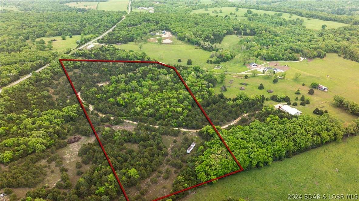 17.7 Acres of Recreational Land for Sale in Montreal, Missouri