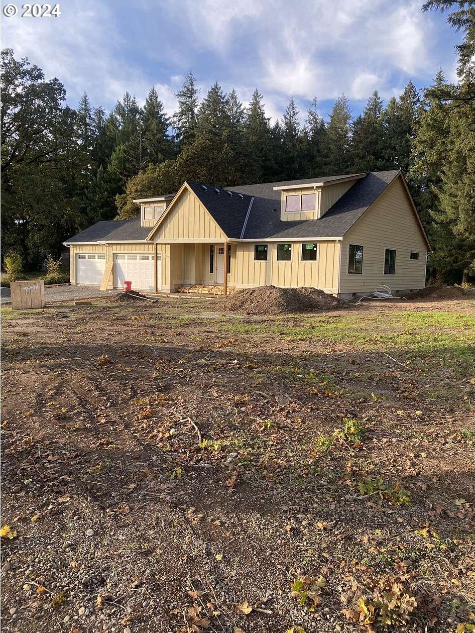 2.2 Acres of Residential Land with Home for Sale in Carlton, Oregon