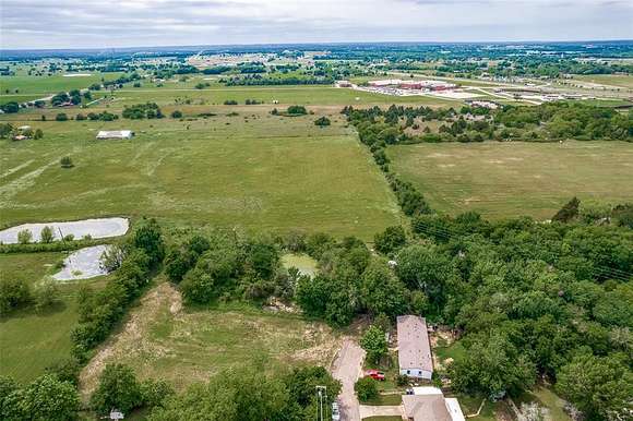 2.6 Acres of Residential Land for Sale in Whitesboro, Texas