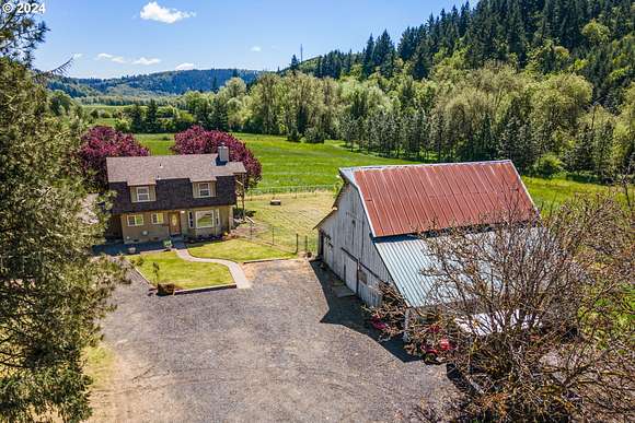 14 Acres of Land with Home for Sale in McMinnville, Oregon