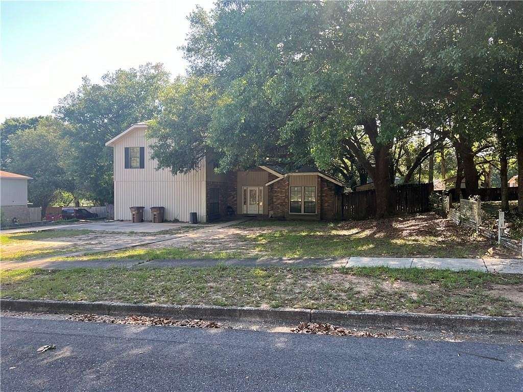 34 Acres of Land with Home for Sale in Mobile, Alabama