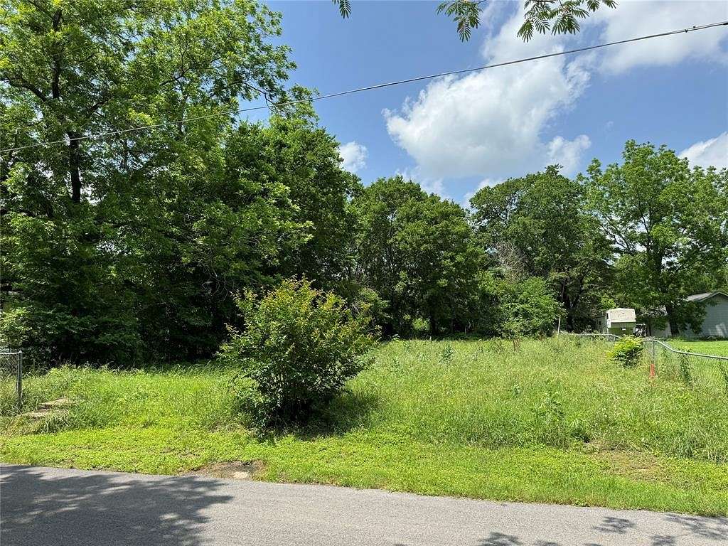 0.14 Acres of Residential Land for Sale in Corsicana, Texas