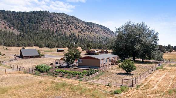 80 Acres of Land with Home for Sale in Chiloquin, Oregon