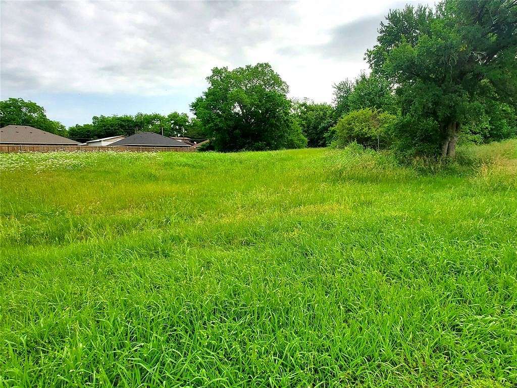 1.5 Acres of Residential Land for Sale in Bonham, Texas