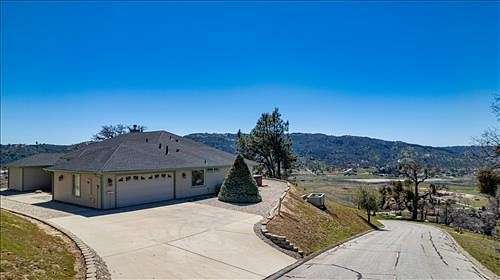 5.6 Acres of Residential Land with Home for Sale in Tehachapi, California