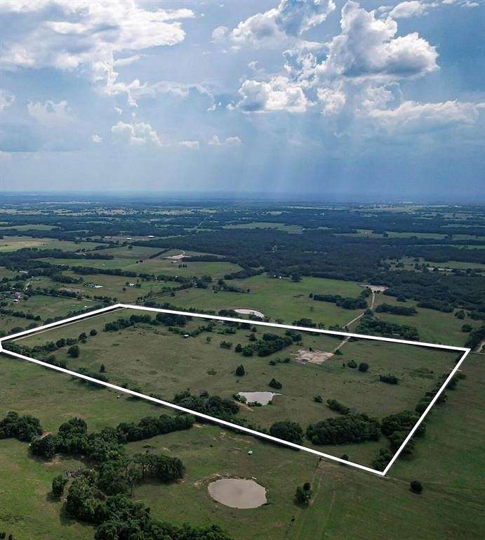 48 Acres of Land for Sale in Fairfield, Texas