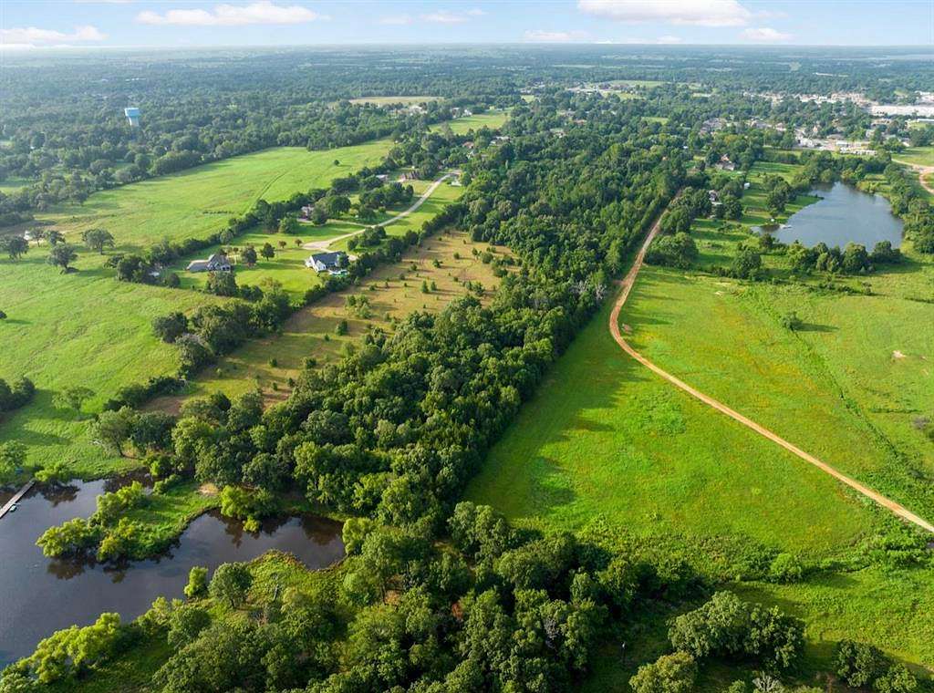 23.3 Acres of Recreational Land for Sale in Paris, Texas