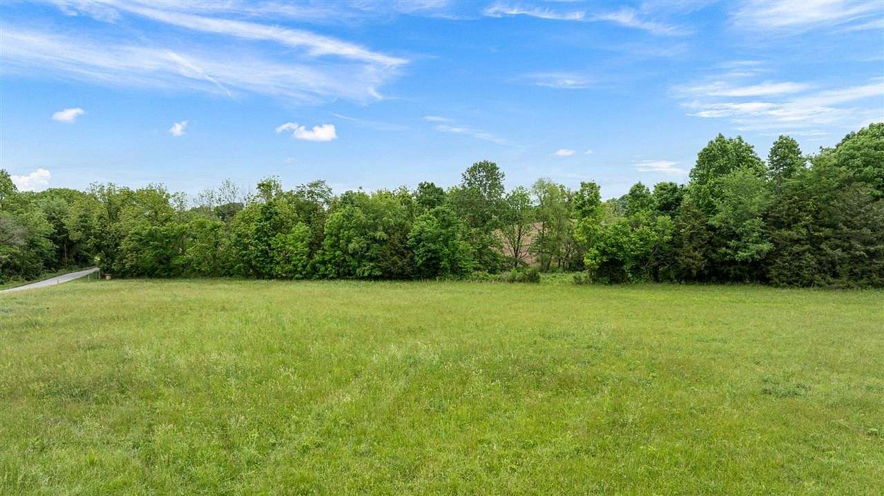 32 Acres of Agricultural Land for Sale in Glasgow, Kentucky