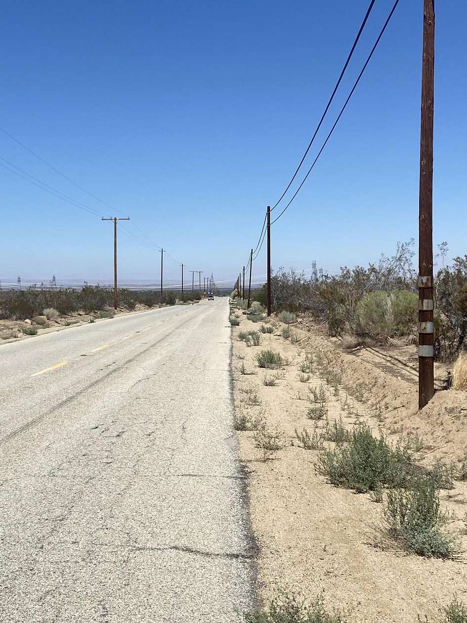 5.1 Acres of Land for Sale in Pearblossom, California
