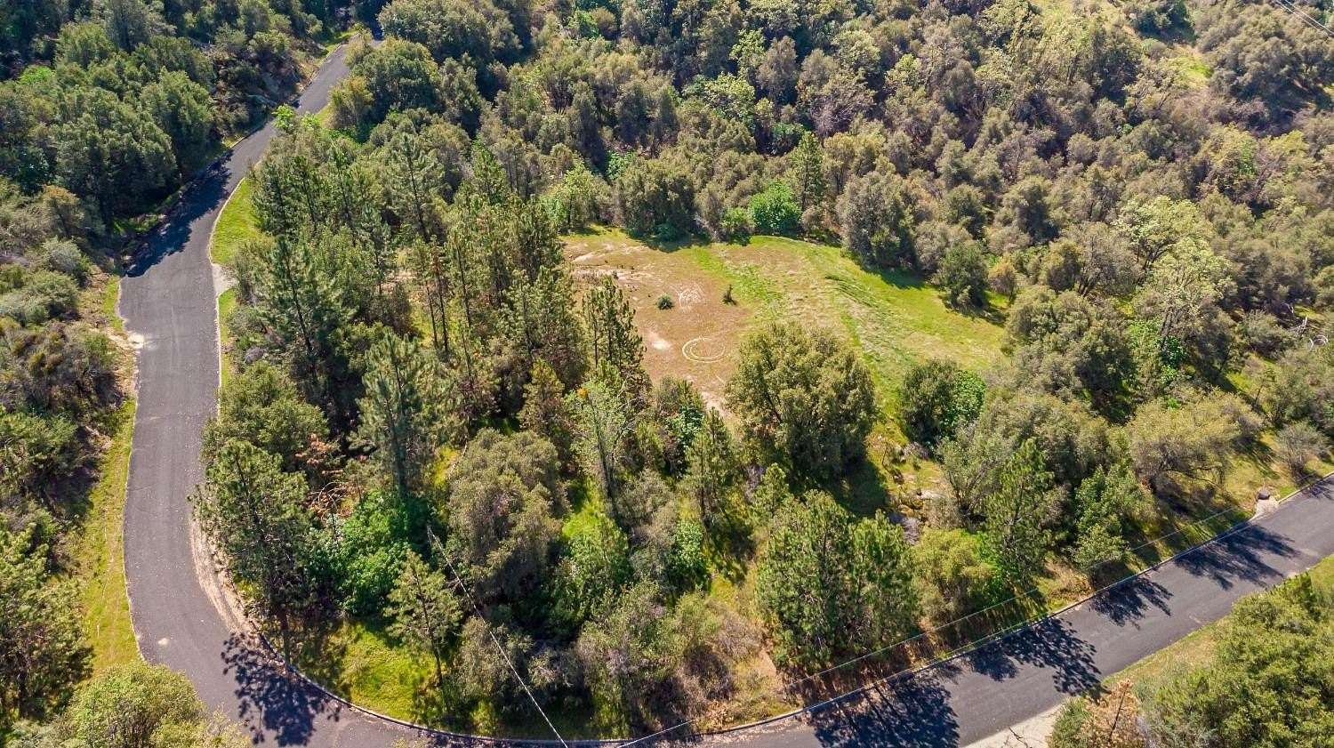 3.25 Acres of Residential Land for Sale in Ahwahnee, California