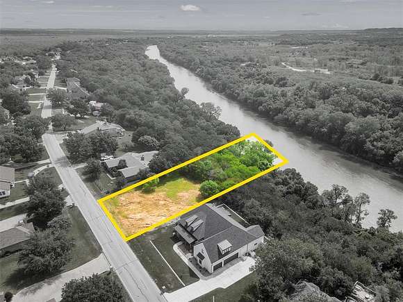 0.81 Acres of Residential Land for Sale in Granbury, Texas