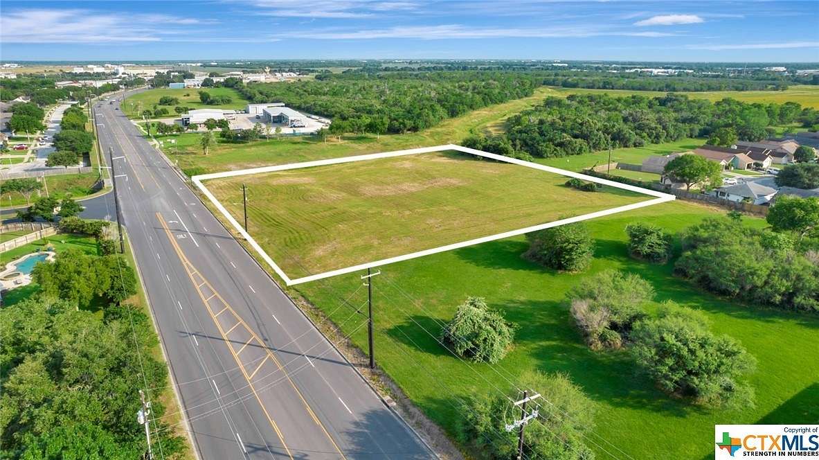 3 Acres of Commercial Land for Sale in Victoria, Texas