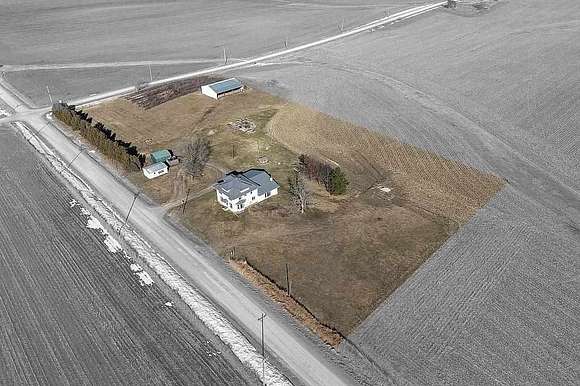 4.9 Acres of Residential Land with Home for Sale in Mechanicsville, Iowa