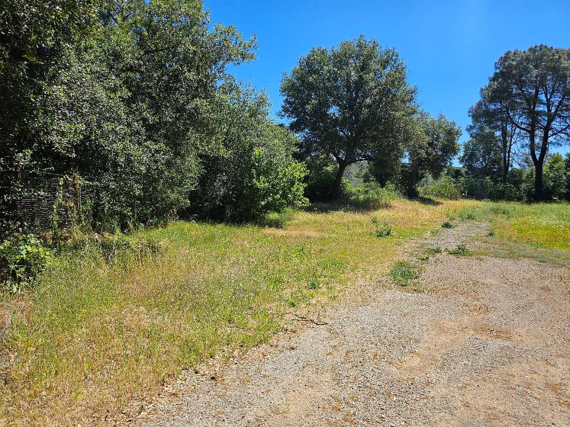 5.1 Acres of Land for Sale in Clearlake, California