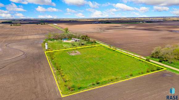 5 Acres of Residential Land for Sale in Beresford, South Dakota
