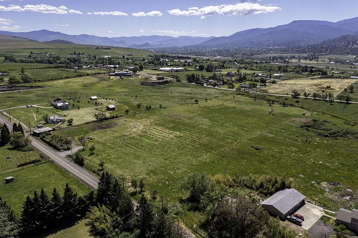 10 Acres of Land for Sale in Ashland, Oregon