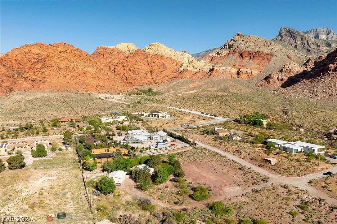 2.65 Acres of Residential Land with Home for Sale in Las Vegas, Nevada