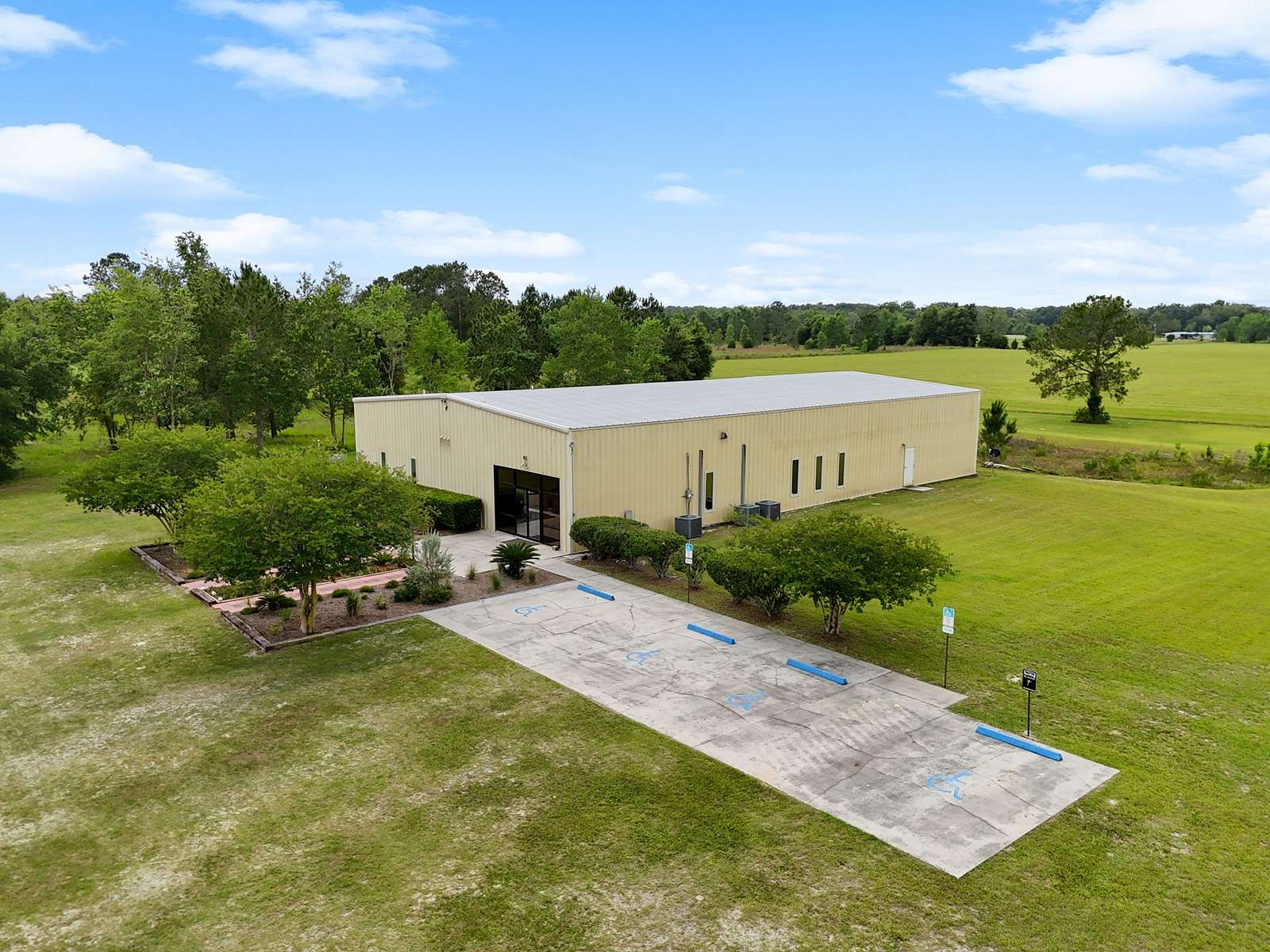4.7 Acres of Improved Mixed-Use Land for Sale in Trenton, Florida