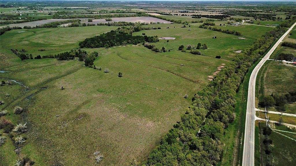 33.47 Acres of Agricultural Land for Sale in Celeste, Texas