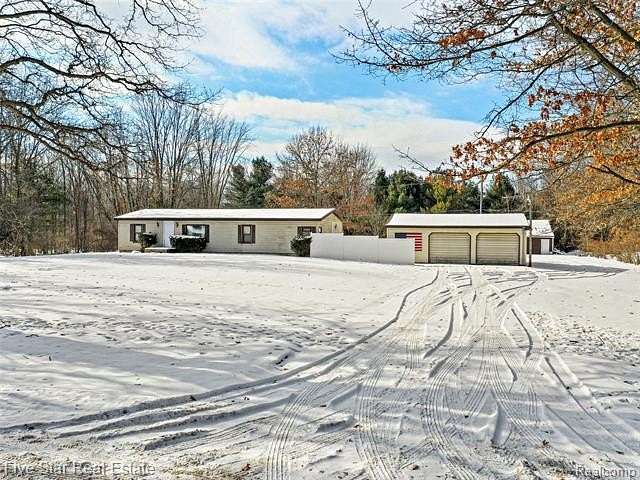 9 Acres of Residential Land for Sale in Howell, Michigan