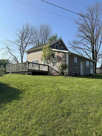2.4 Acres of Residential Land with Home for Sale in Maquoketa, Iowa