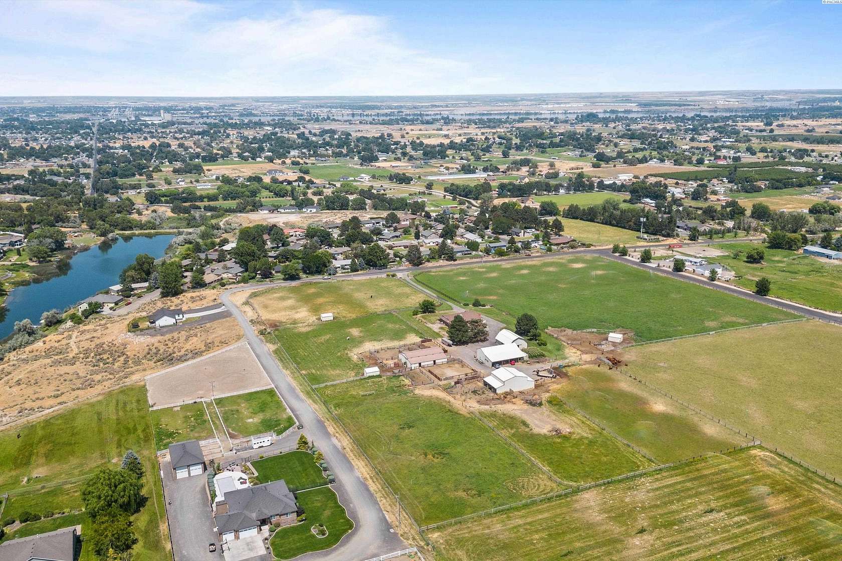 9.8 Acres of Land with Home for Sale in Kennewick, Washington