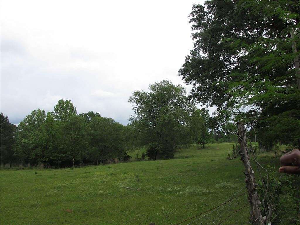 10 Acres of Land for Sale in Mount Pleasant, Texas